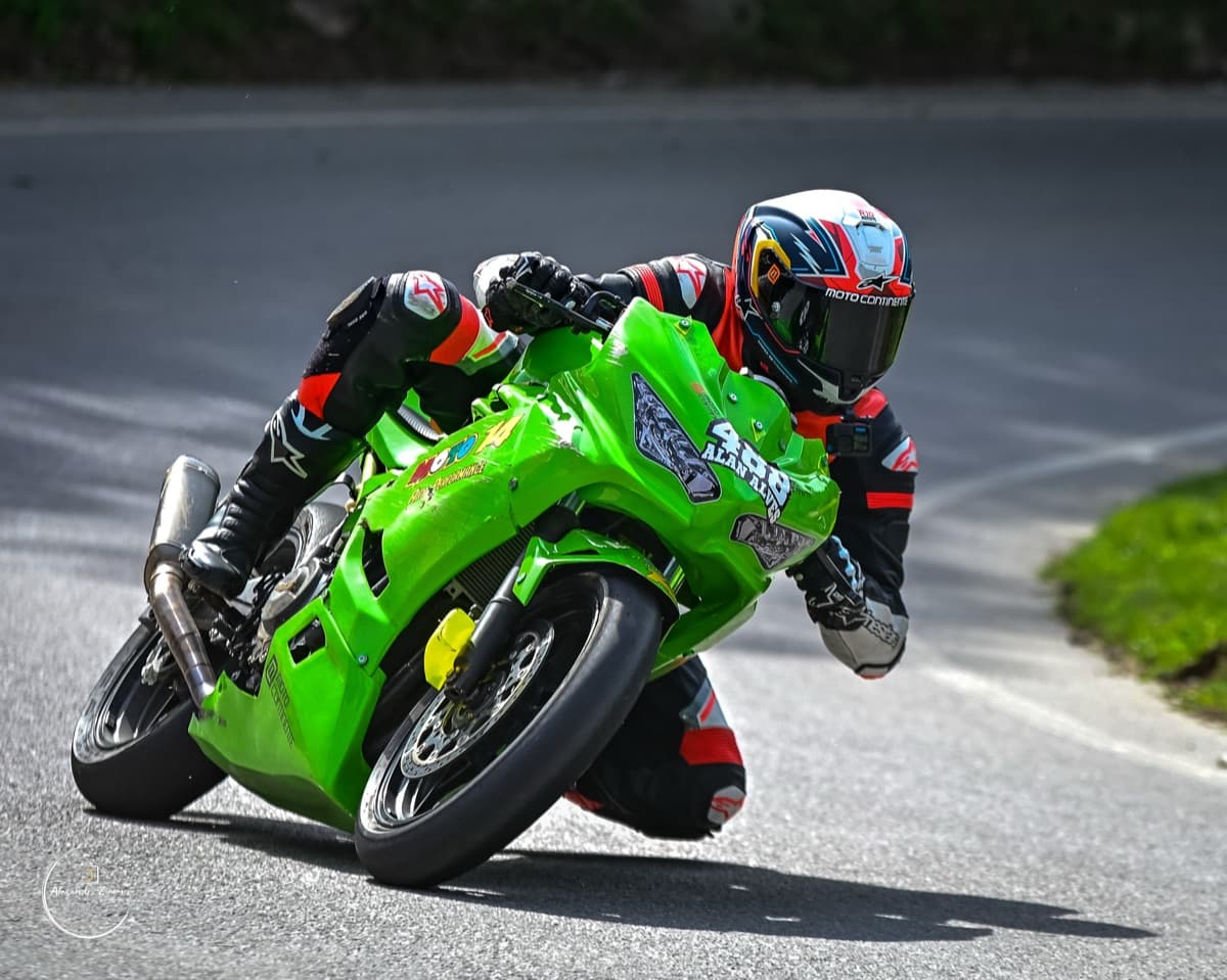 Piloto #488 Alan Alves na Kawasaki verde Moto Continente